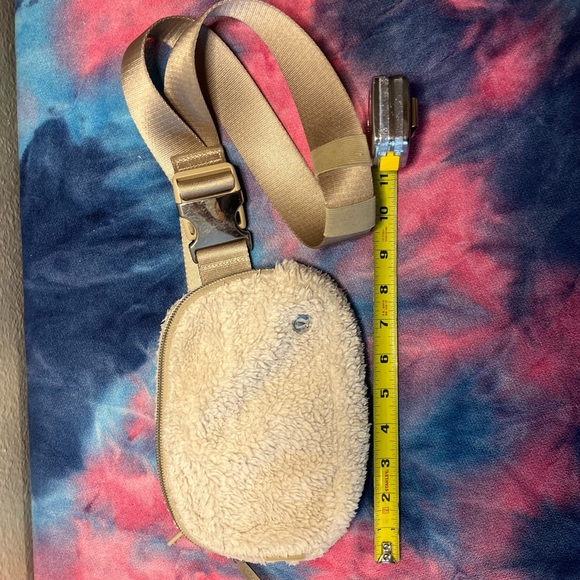 Lulu Lemon Tan Sherpa Crossbody Bag - Picture 1 of 5